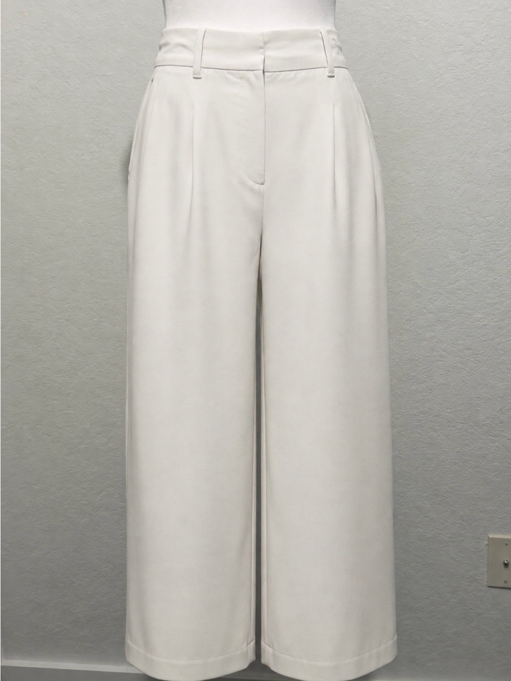 Aritzia The Effortless Pant™ Cropped - CruiseLinen™